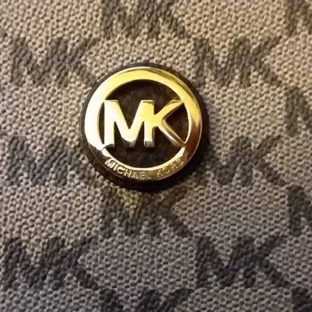 MICHAEL Michael Kors Signature Jet Set Wristlet-LG